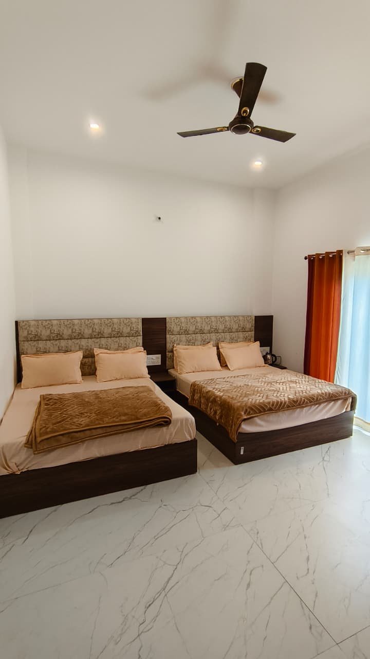 Premium in-room dining and room service — Hotel Dhangauri