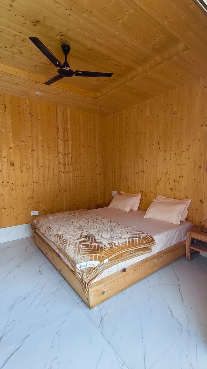 Breathtaking Himalayan sunrise over Uttarkashi