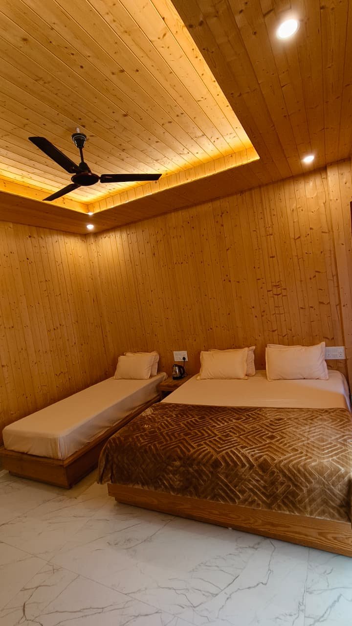 Majestic Himalayan landscape surrounding Uttarkashi